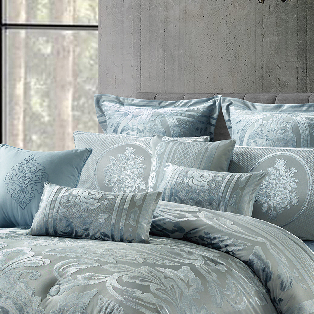 10 Pcs Luxury Bedding Gift Set – Damask Silver Blue