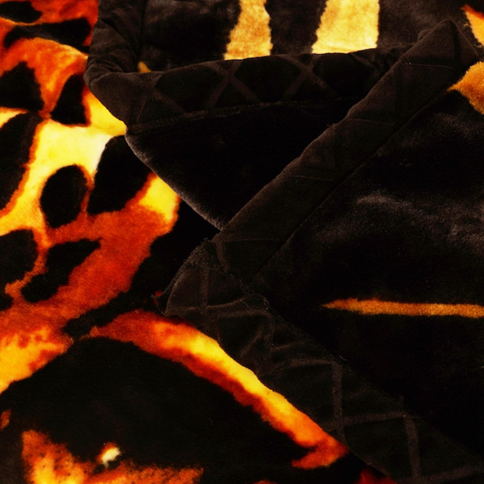 Super Soft 4kg 220 x 240 Mink Blanket – Golden Panther Luxe Blanket