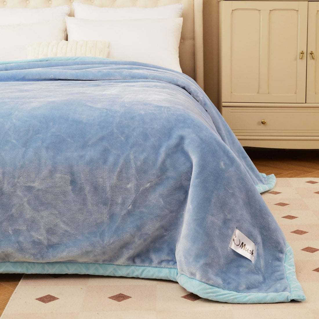 Super Soft 4kg 220 x 240 Mink Blanket – Cool Blue Luxe