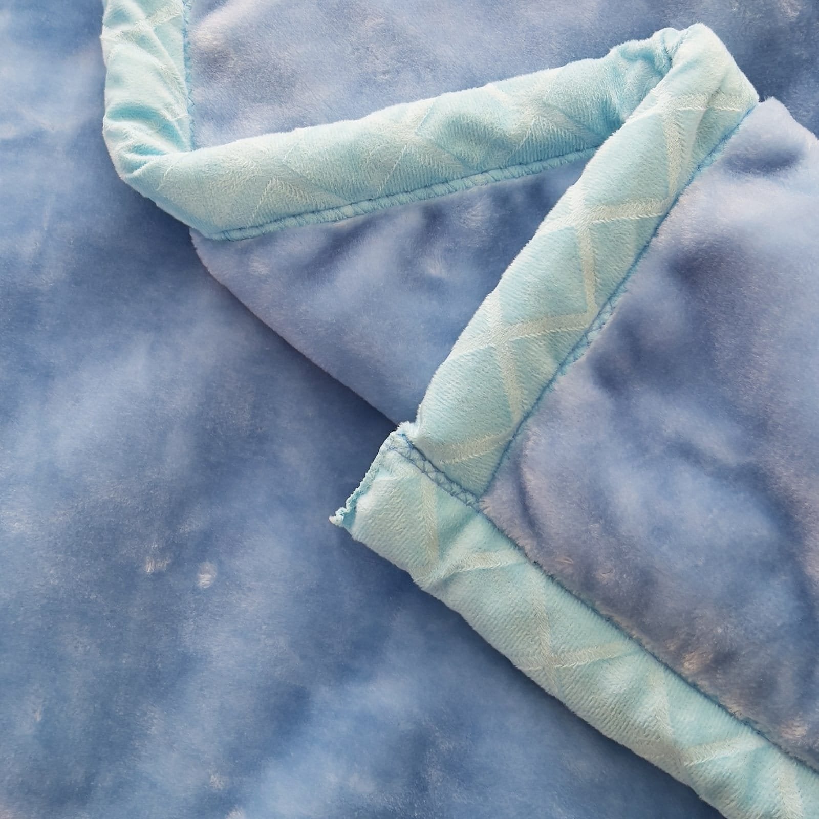 Super Soft 4kg 220 x 240 Mink Blanket – Cool Blue Luxe