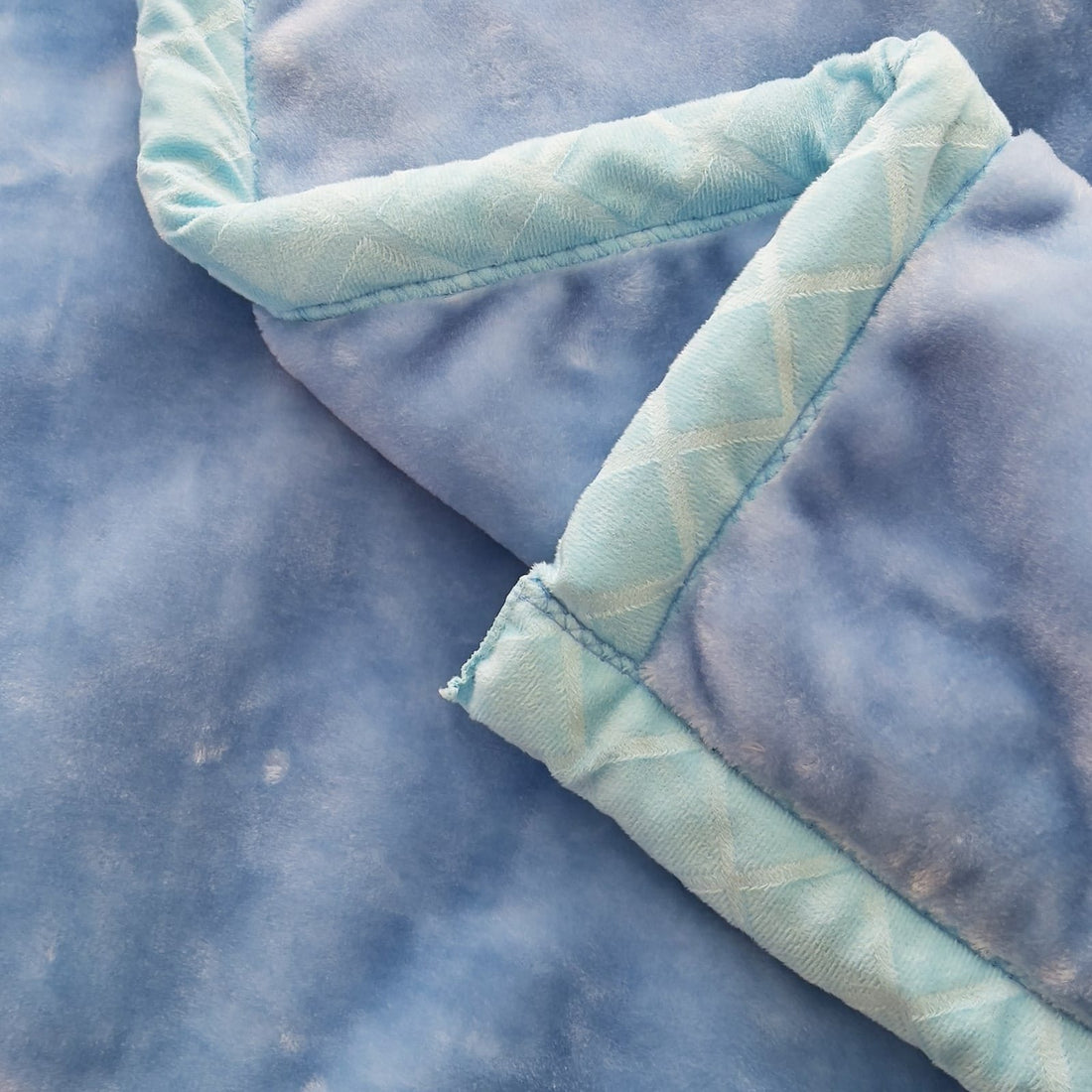 Super Soft 4kg 220 x 240 Mink Blanket – Cool Blue Luxe