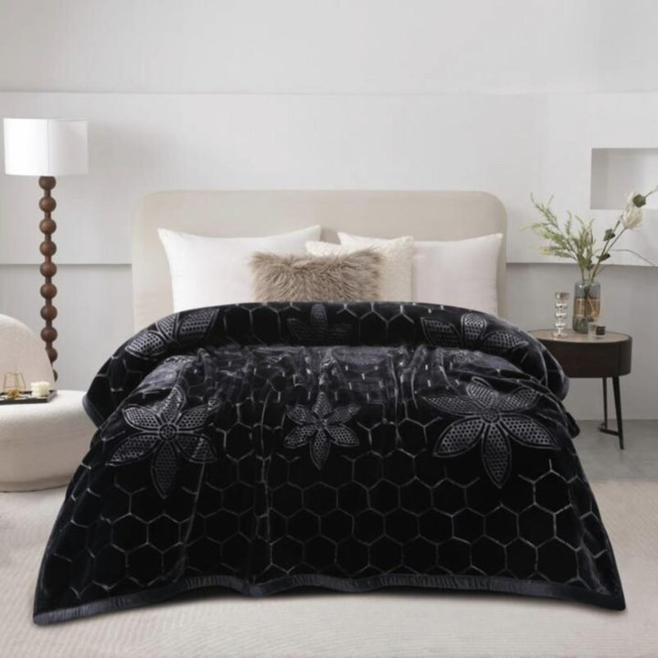 Super Soft 4kg Mink Blanket – Black Floral Hexa Design