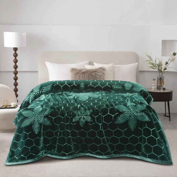 Super Soft 4kg Mink Blanket – Green Floral Hexa Design
