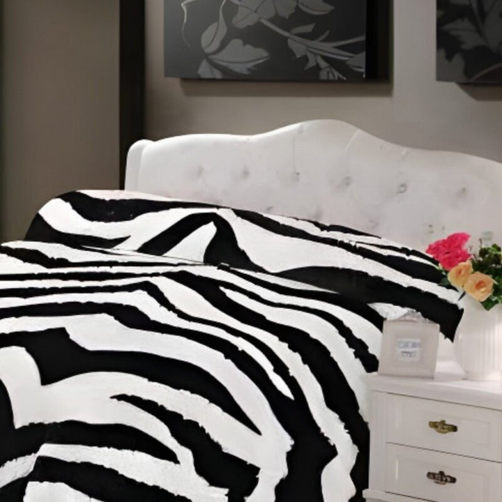 Super Soft 4kg 220 x 240 Mink Blanket – Black and White Zebra Print
